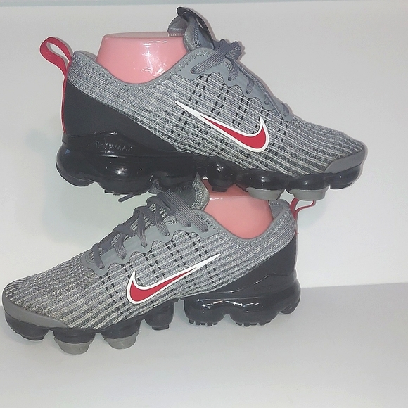 Boy's Youth or Women's Nike Vapormax - Picture 5 of 9